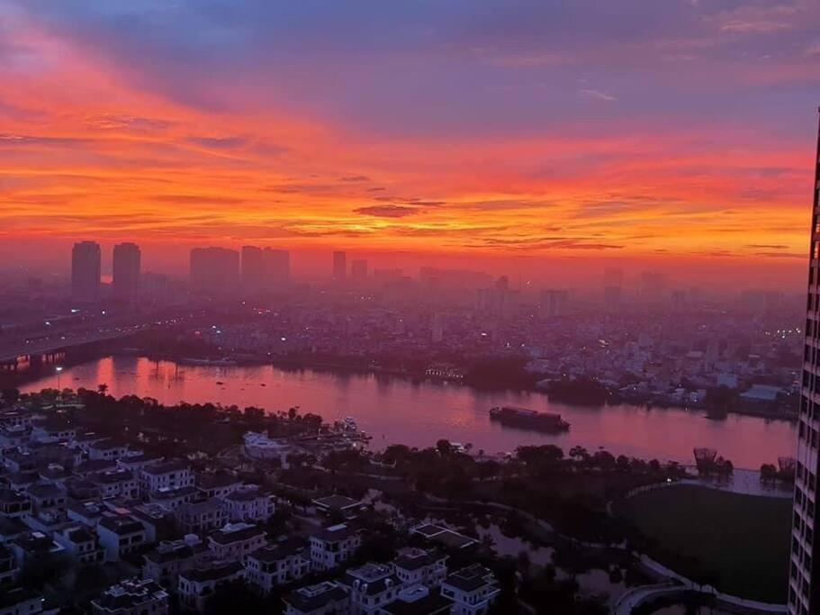 Căn hộ Fully Furnished 2br-privacy Balcony Opposite Landmark 81-gym & Swimming Pool