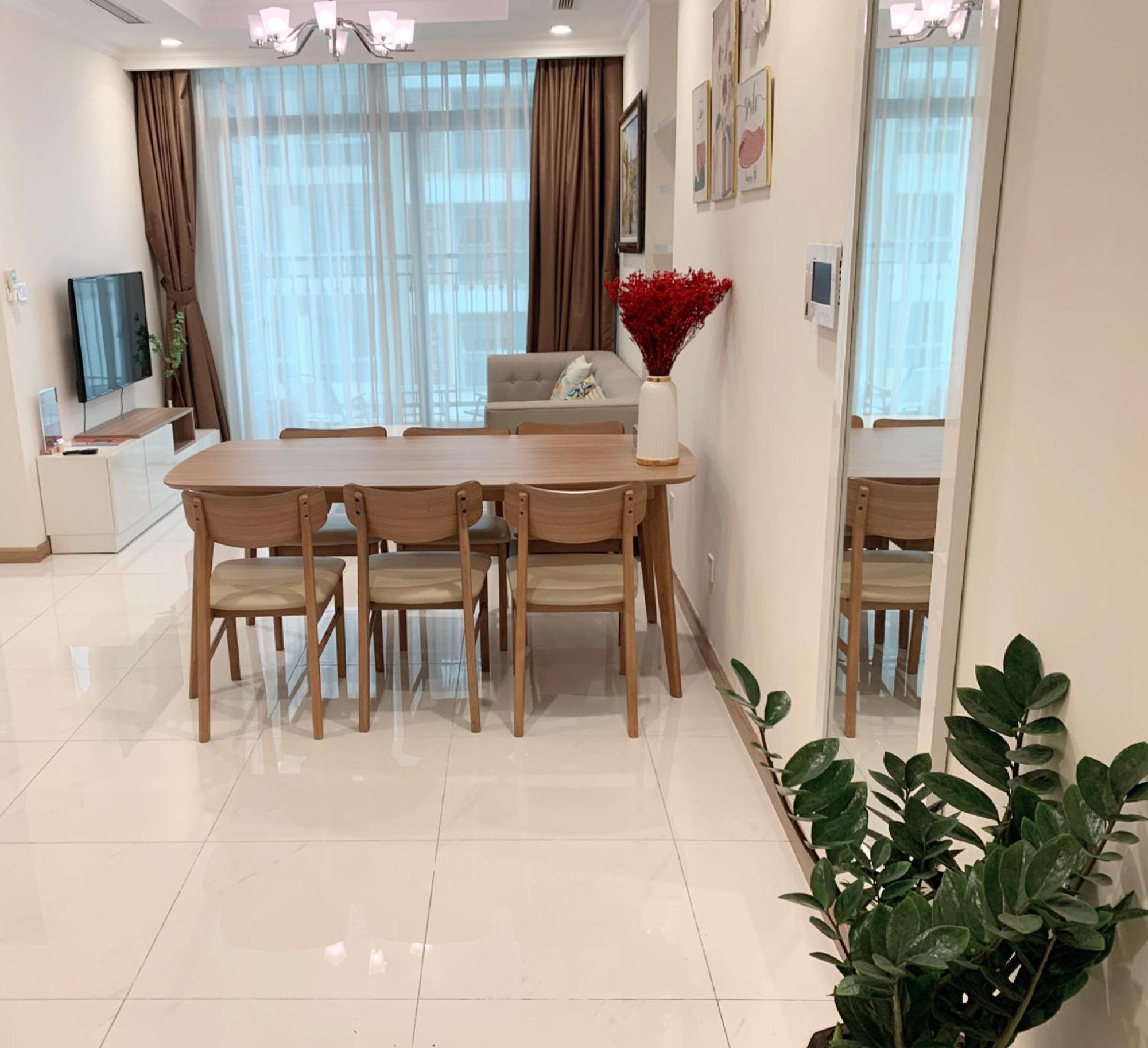 Căn hộ Fully Furnished 2br-privacy Balcony Opposite Landmark 81-gym & Swimming Pool